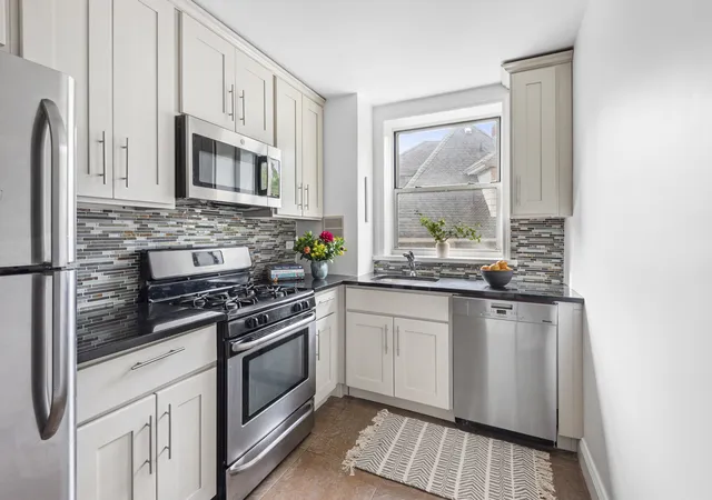 Photo 3 of Sale Pending at 415 Argyle Rd #3E, New York City, NY 11218 | MLS# RLS20092445 | Listing updated on 2026-08-24