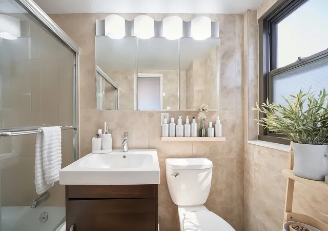 Listing Photo 4 - Condo for sale in building located at 220 E 57Th St, New York, NY 10022 - Unit #14J