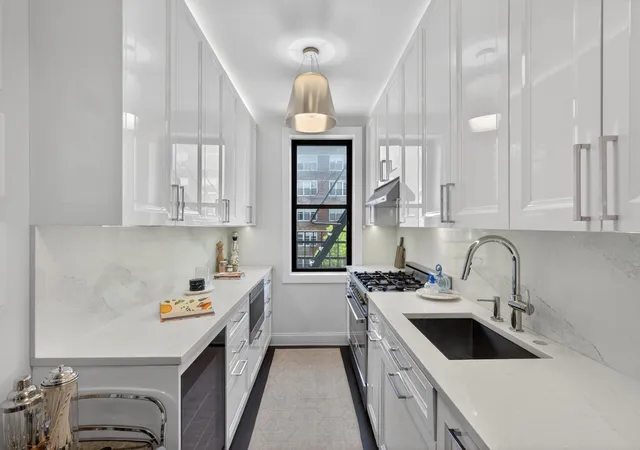 Listing Photo 5 - Condo for sale in building located at 100 W 12Th St, New York City, NY 10011 - Unit #4K