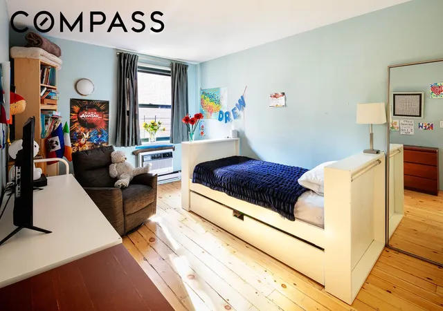Photo 3 of Sale Pending at 129 Barrow St #3A, New York, NY 10014 | MLS# RLS20096661 | Listing updated on 2026-08-21
