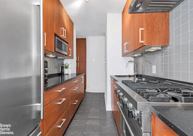 Photo 4 of Sale Pending at 1175 York Ave #PHB5, New York, NY 10065 | MLS# RLS20099203 | Listing updated on 2026-08-24