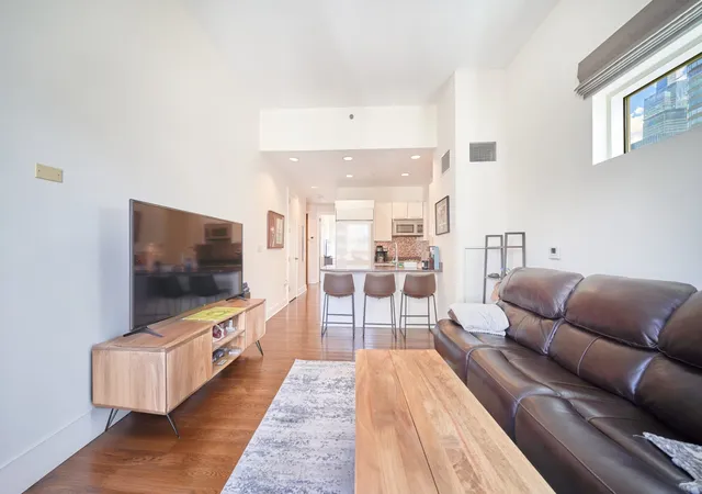 Listing Photo 2 - Condo for sale in building located at 250 E 49Th St, New York City, NY 10017 - Unit #18A