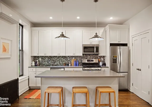 Listing Photo 4 - Condo for sale in building located at 19Th St Johns Pl, New York City, NY 11217 - Unit #1B