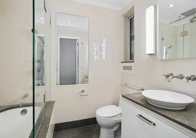 2nd image of 953 5Th Ave, New York City, NY 10075