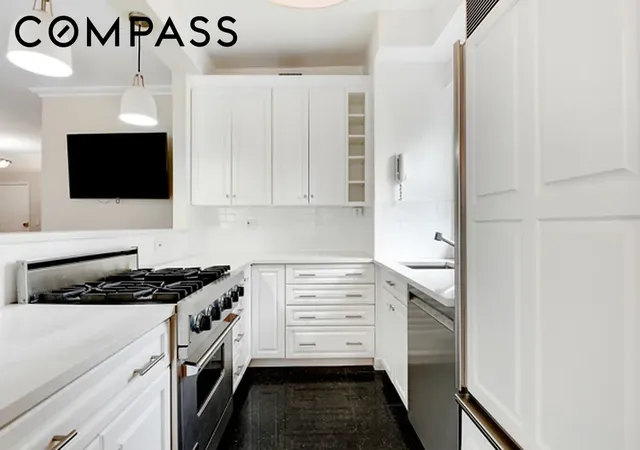 Photo 4 of House for sale at 58 W 58th Street #25E, New York City, NY 10019 | MLS# RLS20100549 | Listing updated on 2026-08-20