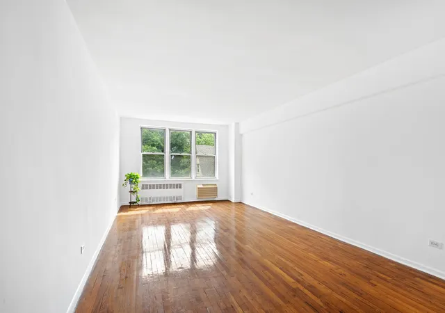 Photo 3 of Sale Pending at 415 Argyle Rd #4A, New York City, NY 11218 | MLS# RLS20101106 | Listing updated on 2026-08-19