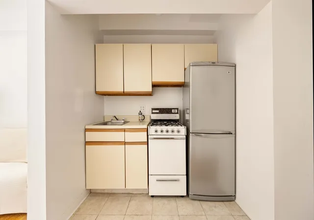 Photo 3 of Sale Pending at 225 Central Park W #412, New York, NY 10024 | MLS# RLS20101758 | Listing updated on 2026-08-18