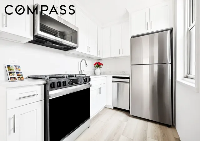Photo 3 of House for sale at 575 Main St #711, New York, NY 10044 | MLS# RLS20102392 | Listing updated on 2026-08-25