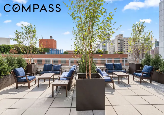 2nd image of 225 E 34Th St, New York City, NY 10016