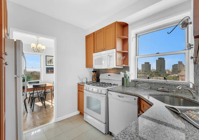 Photo 3 of Sale Pending at 34 Plaza St E #607, New York City, NY 11238 | MLS# RLS20104151 | Listing updated on 2026-08-19