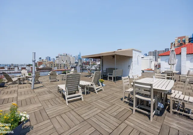 2nd image of 114 Clinton St, Brooklyn, NY 11201