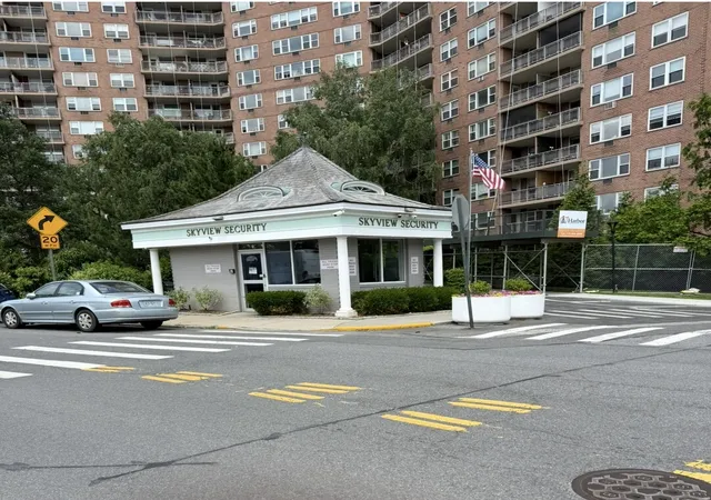 Photo 3 of Sale Pending at 5800 Arlington Ave #18J, New York City, NY 10471 | MLS# RLS20104850 | Listing updated on 2026-08-18