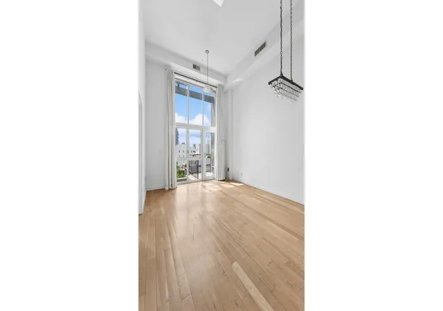 2nd image of 75 Kingsland Ave, New York City, NY 11211