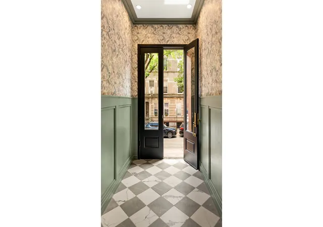 2nd image of 263 Sackett St, New York City, NY 11231