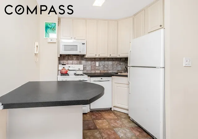 Photo 3 of Sale Pending at 5800 Arlington Ave #19O, New York City, NY 10471 | MLS# RLS20105448 | Listing updated on 2026-08-26