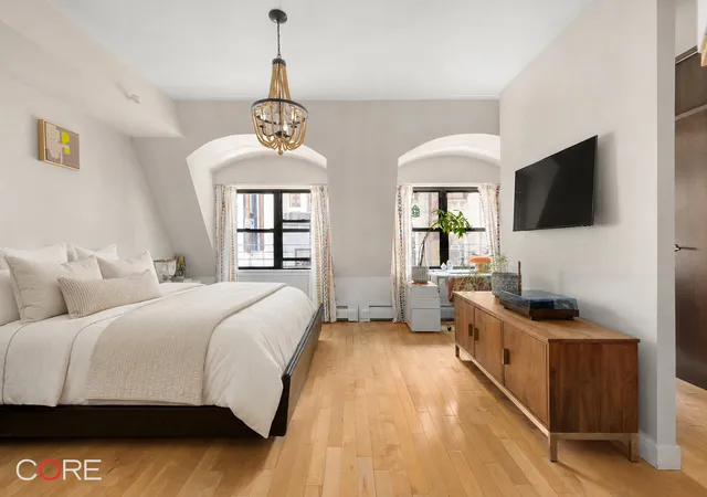 Photo 3 of Townhouse for sale at 44 W 22nd Street, New York City, NY 10010 | MLS# RLS20106757 | Listing updated on 2026-07-31