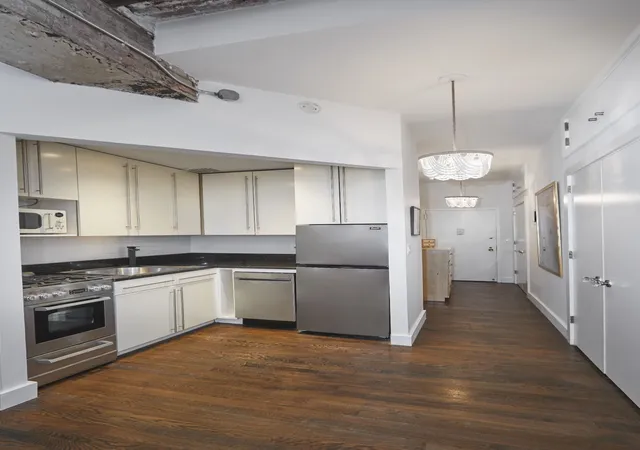 Photo 3 of Sale Pending at 9 Barrow St #6H, New York City, NY 10014 | MLS# RLS20107494 | Listing updated on 2026-08-19