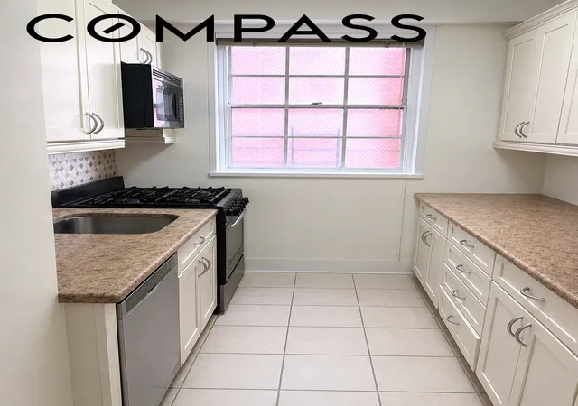 Photo 3 of Sale Pending at 400 E 85th Street #8E, New York City, NY 10028 | MLS# RLS20098855 | Listing updated on 2026-08-05
