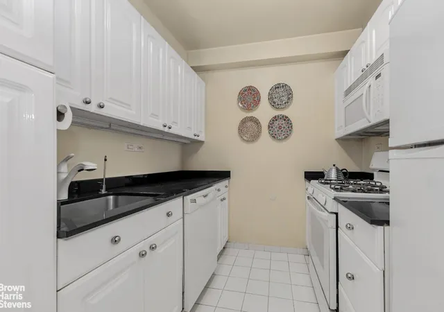 Photo 3 of House for sale at 123 E 75th Street #4H, New York City, NY 10021 | MLS# RLS20107920 | Listing updated on 2026-08-06