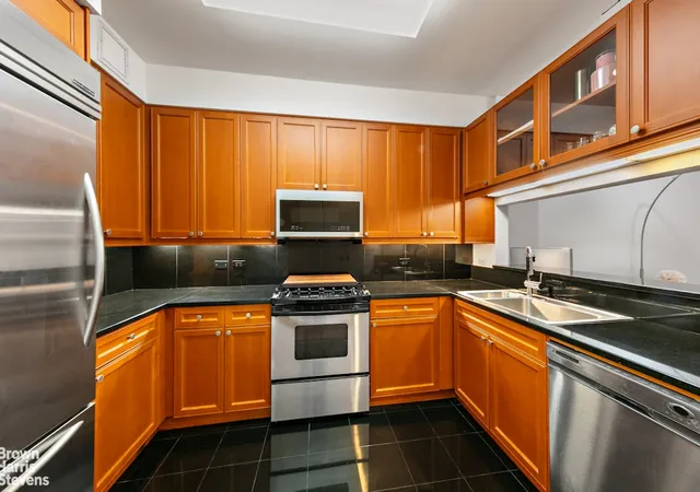 Photo 3 of House for sale at 220 Riverside Blvd #4B, New York City, NY 10069 | MLS# RLS20108742 | Listing updated on 2026-08-11