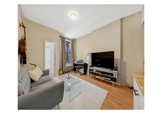 Photo 2 of Single family home for sale at 172 E 112th Street, New York City, NY 10029 | MLS# RLS20108913 | Listing updated on 2026-08-20