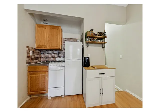 Photo 3 of Single family home for sale at 172 E 112th Street, New York City, NY 10029 | MLS# RLS20108913 | Listing updated on 2026-08-20