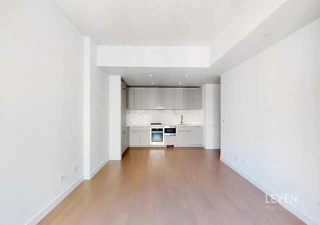 Photo 4 of House for sale at 305 E 51st Street #RU5A, New York City, NY 10022 | MLS# RLS20108989 | Listing updated on 2026-08-21