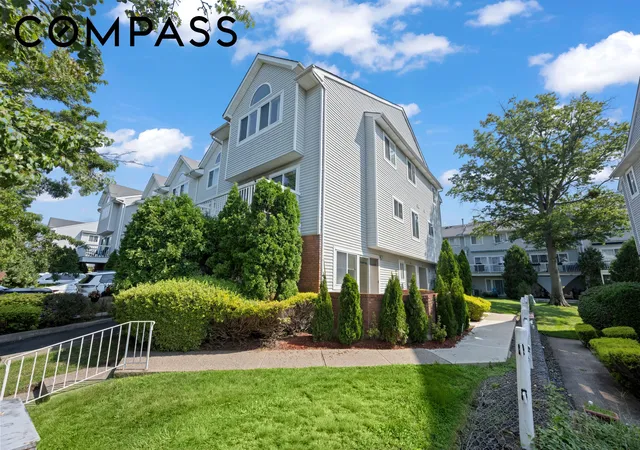 Photo 1 of Single family home for sale at 95 Indale Ave, New York City, NY 10309 | MLS# RLS20109201 | Listing updated on 2026-08-13