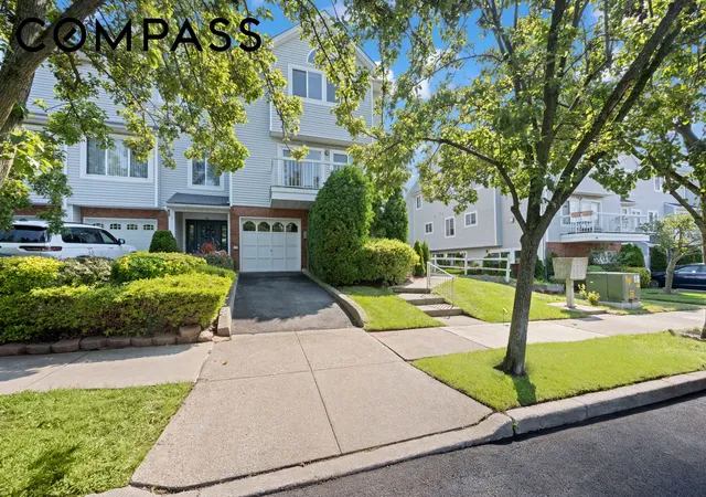 Photo 2 of Single family home for sale at 95 Indale Ave, New York City, NY 10309 | MLS# RLS20109201 | Listing updated on 2026-08-13