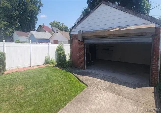 Photo 4 of Single family home for sale at 105-15 220th Street, New York City, NY 11429 | MLS# RLS20110406 | Listing updated on 2026-08-21