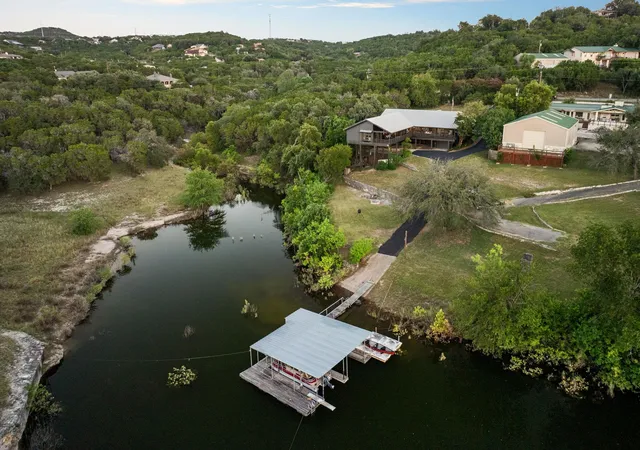 2nd image of 21106 Lakeshore Dr, Lago Vista, TX 78645 | MLS# 8053648