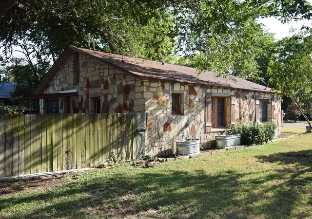 4th image of 1601 S Pine St, Georgetown, TX 78626 | MLS# 7612794