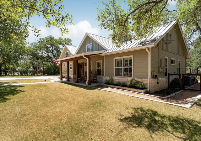 Photo 2 of Single family home for sale at 315 Hays St, Dripping Springs, TX 78620 | MLS# 2737840 | Listing updated on 2026-08-17