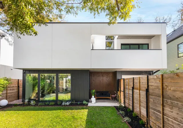 3rd image of 631 Tillery St #1, Austin, TX 78702 | MLS# 8109208
