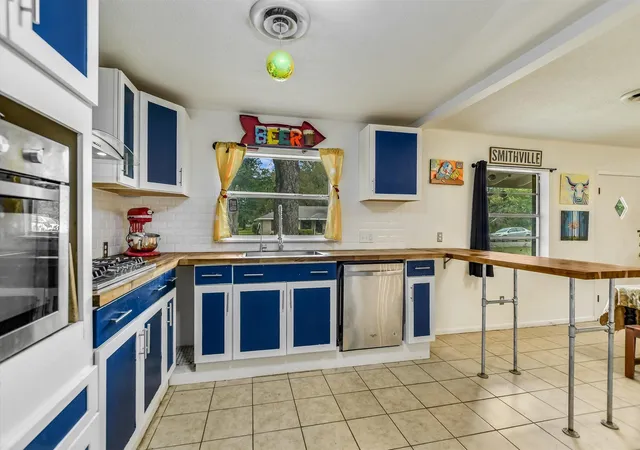 Photo 2 of Single family home for sale at 407 Hill St, Smithville, TX 78957 | MLS# 9836504 | Listing updated on 2026-09-29
