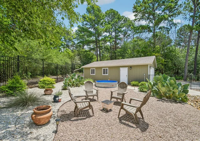 Photo 2 of Single family home for sale at 284 Moku Manu Dr, Bastrop, TX 78602 | MLS# 5981998 | Listing updated on 2026-09-01