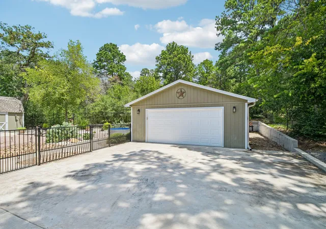 Photo 3 of Single family home for sale at 284 Moku Manu Dr, Bastrop, TX 78602 | MLS# 5981998 | Listing updated on 2026-09-01