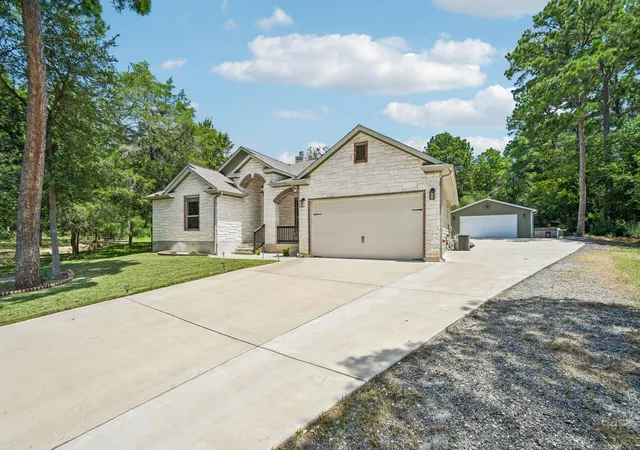 Photo 3 of Single family home for sale at 284 Moku Manu Dr, Bastrop, TX 78602 | MLS# 5981998 | Listing updated on 2026-09-01