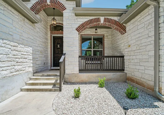 Photo 4 of Single family home for sale at 284 Moku Manu Dr, Bastrop, TX 78602 | MLS# 5981998 | Listing updated on 2026-09-01