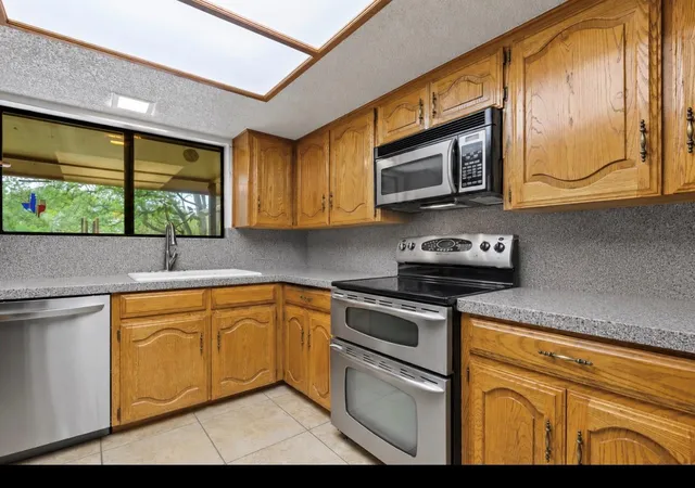 Photo 2 of Single family home for sale at 300 W Sequoia Spur, Georgetown, TX 78628 | MLS# 4803542 | Listing updated on 2026-08-25