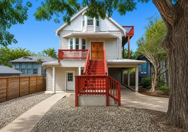 1st image of 2003 E 9th St, Austin, TX 78702 | MLS# 9884224