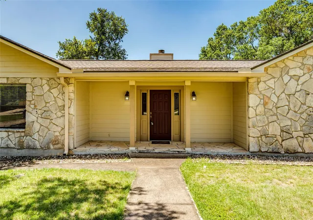 2nd image of 20 Saddle Rock Rdgs, Wimberley, TX 78676 | MLS# 5138710
