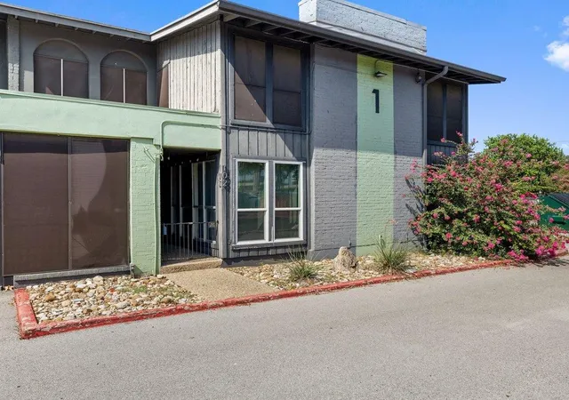 24th image of 909 Reinli St #102, Austin, TX 78751 | MLS# 2731104