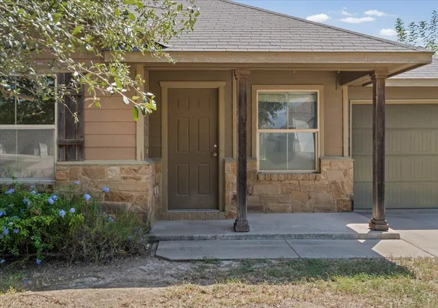 3rd image of 612 Amber Ln, Jarrell, TX 76537 | MLS# 2530024