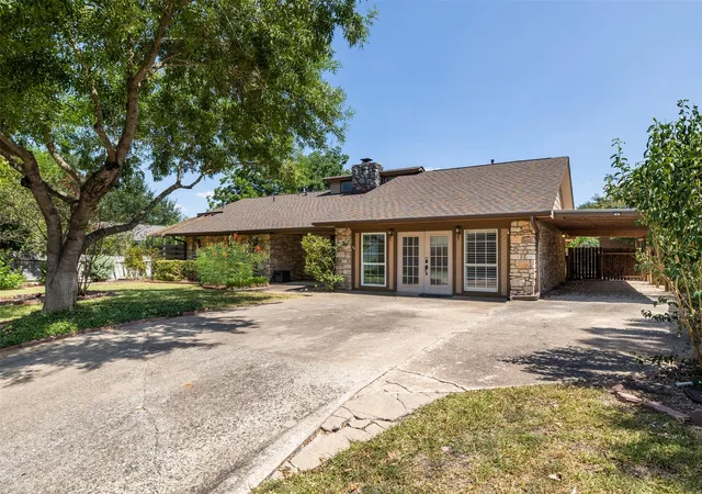 2nd image of 2101 Kent St, Taylor, TX 76574 | MLS# 8023259