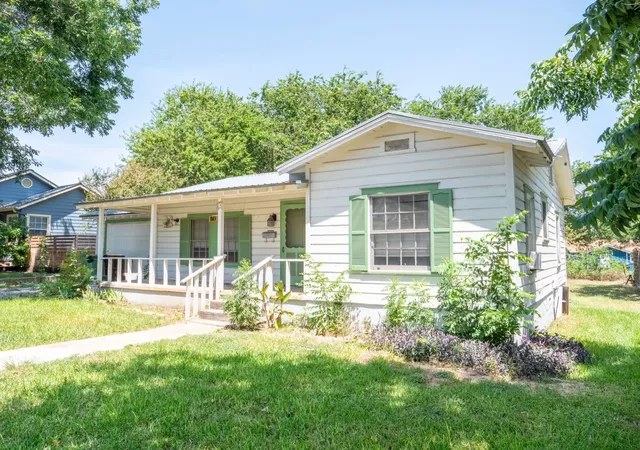 2nd image of 704 E Austin Ave, Round Rock, TX 78664 | MLS# 8915146
