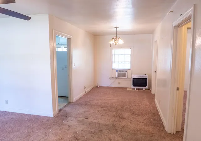 Photo 4 of Single family home for sale at 704 E Austin Ave, Round Rock, TX 78664 | MLS# 8915146 | Listing updated on 2026-10-06