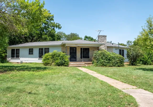 2nd image of 710 E Austin Ave, Round Rock, TX 78664 | MLS# 4814253