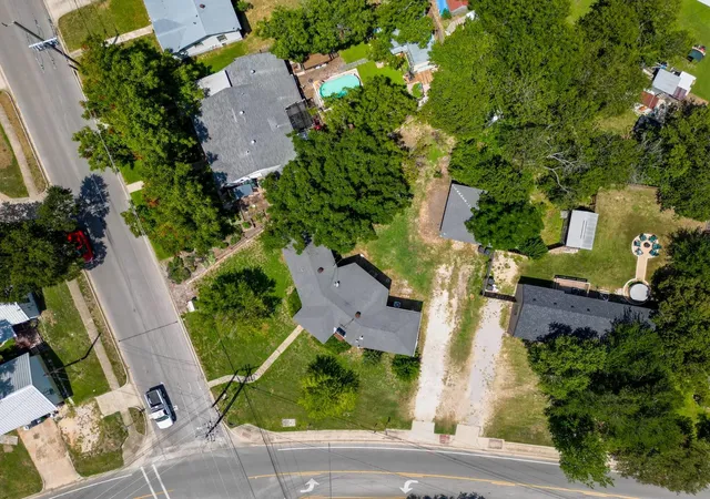 Photo 4 of Single family home for sale at 710 E Austin Ave, Round Rock, TX 78664 | MLS# 4814253 | Listing updated on 2026-10-06