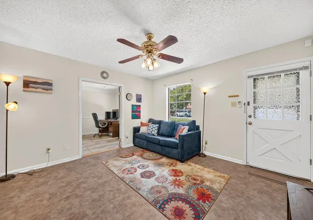5th image of 213 Atascosa St, Lockhart, TX 78644 | MLS# 9149900